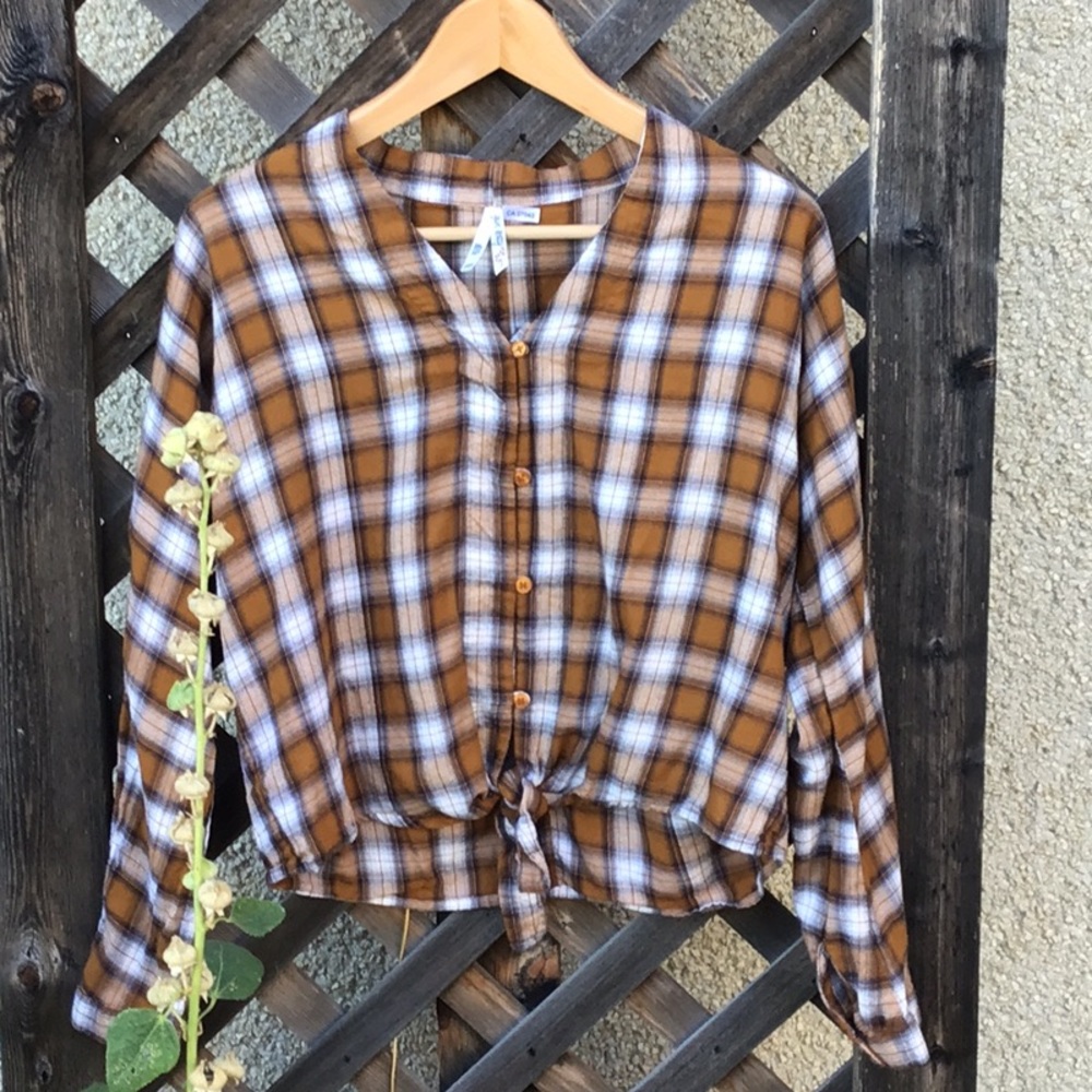 Girl Krazy brown plaid top, button down, front tie,
